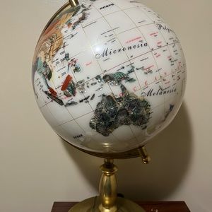 It’s a very heavy duty beautiful globe of the World